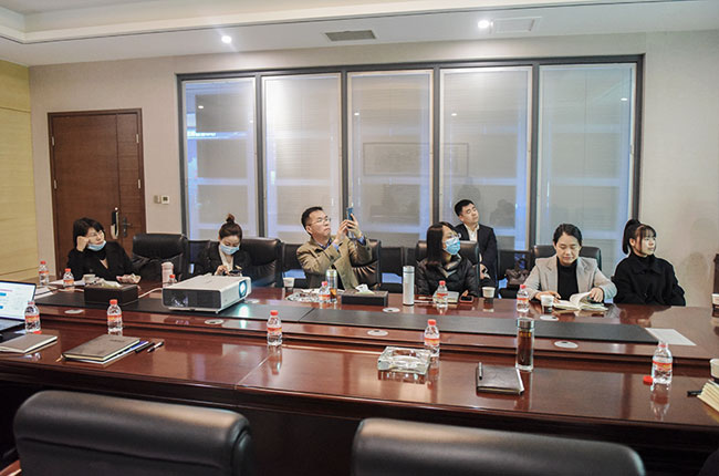 就公司財務管理等情況進行交流