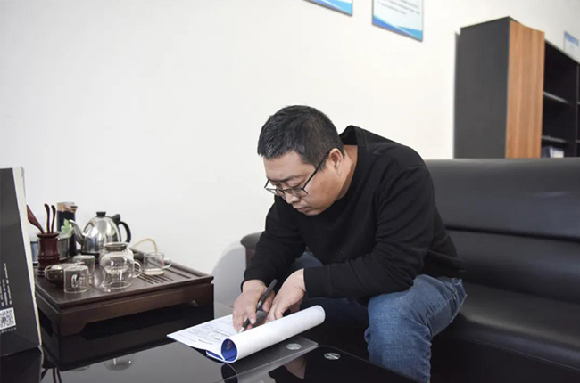 藍天衛士環保材料負責人與中譽鼎力售后團隊合影留念