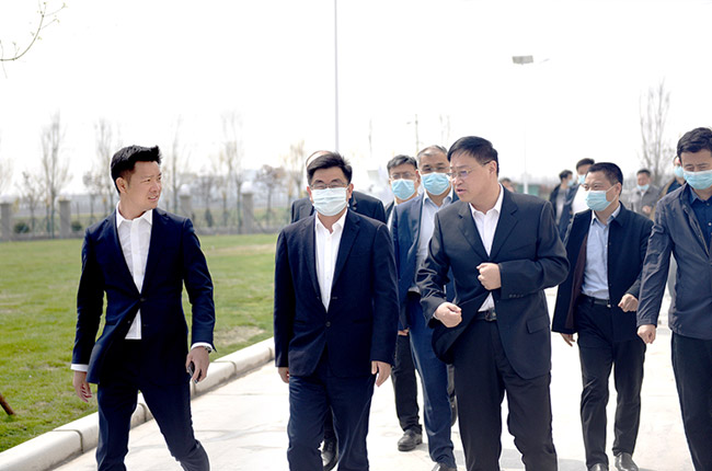 衛(wèi)輝市委書(shū)記聶長(zhǎng)明蒞臨遠(yuǎn)大新材項(xiàng)目視察指導(dǎo)