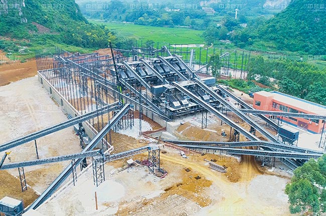 年產(chǎn)500萬噸砂石生產(chǎn)線環(huán)保施工現(xiàn)場實(shí)拍