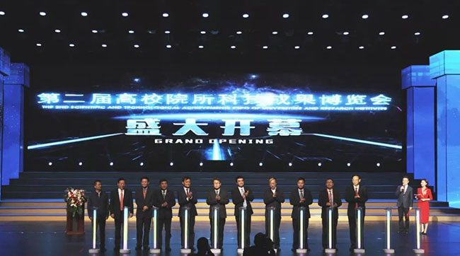 中共新鄉市委書記張偉致辭