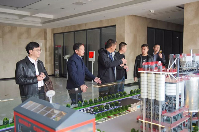 張總介紹中譽(yù)鼎力五位一體循環(huán)建材產(chǎn)業(yè)園項(xiàng)目