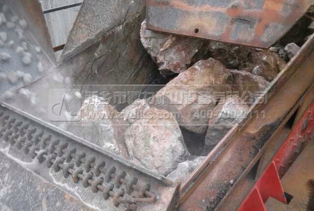 湖北咸寧時(shí)產(chǎn)400噸石料生產(chǎn)線