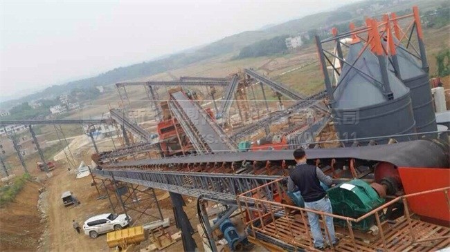 反擊破碎機(jī)生產(chǎn)線