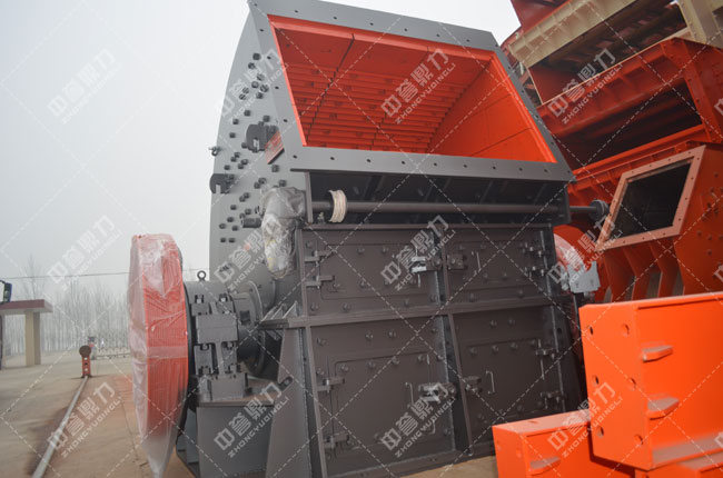 硅鐵塊破碎機特點、用途及優勢 /chuipo/5479.html