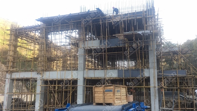 秀山堯柏水泥基建現場