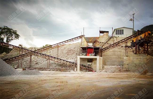 鐵路段的碎石廠