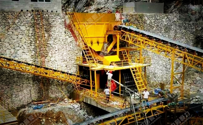 生產(chǎn)線上的料倉及破碎設(shè)備