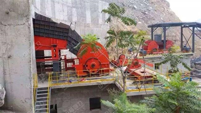 水泥廠石灰石破碎現(xiàn)場