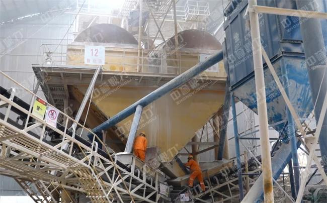 密封且安裝除塵器的篩分車間