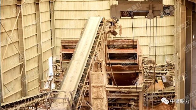 密閉的篩分車間