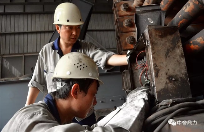 鼎力工人工作現場