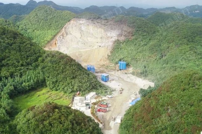 采礦區(qū)及生產(chǎn)現(xiàn)場遠景圖