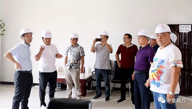 參觀生產線中控室