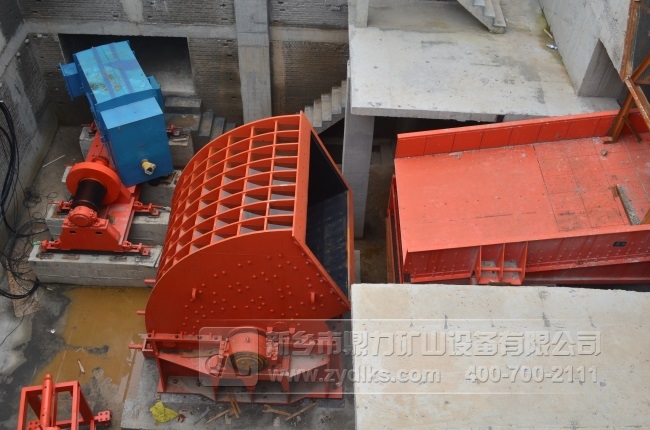 PCZ2125重錘破碎機(jī)使用現(xiàn)場