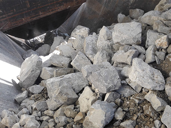 破碎機加工石頭現場