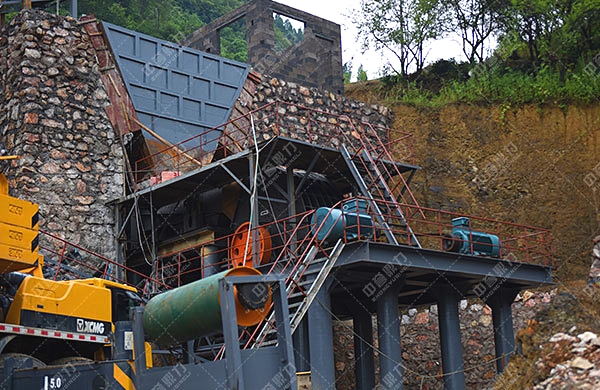 石料破碎機(jī)工作現(xiàn)場