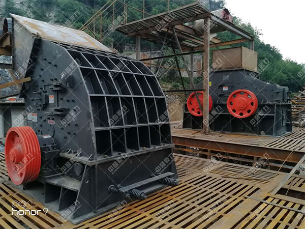 時產(chǎn)400噸錘式碎石機(jī)