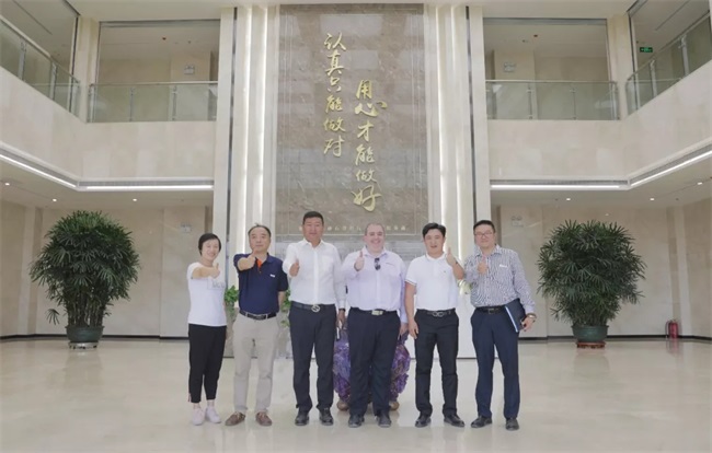 考察團(tuán)一行