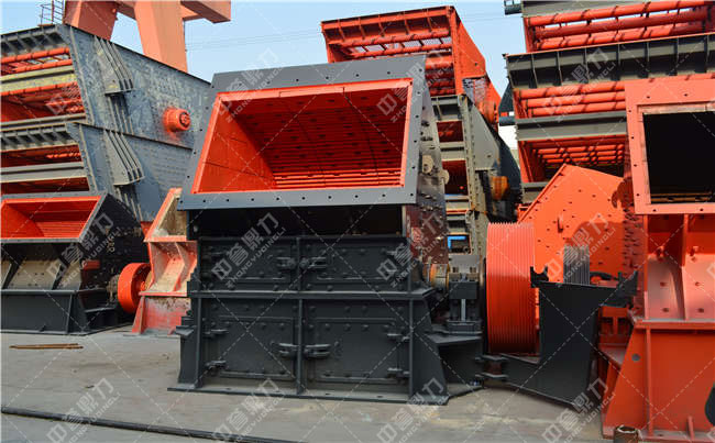 1400型錘式破碎機