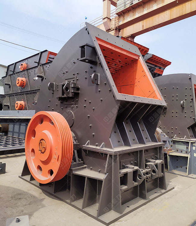 日產(chǎn)1萬噸的反擊破碎機(jī)