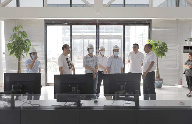 了解藍天環保智慧廠區生產線中控系統操作情況