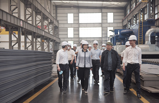 河南省人才工作任務督查調研組參觀中譽鼎力智能化一體生產車間