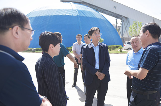 參觀資源有限公司時(shí)產(chǎn)3000噸骨料生產(chǎn)線