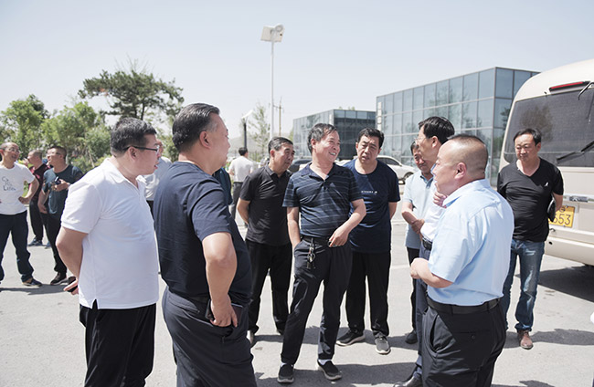 參觀藍(lán)天環(huán)保材料有限公司四位一體建材生產(chǎn)項(xiàng)目