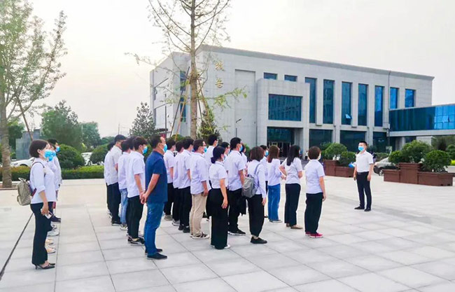 中譽鼎力青年黨員集體學習吳金印書記事跡