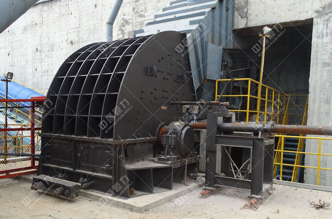 時(shí)產(chǎn)1000噸的重錘破碎機(jī)使用現(xiàn)場