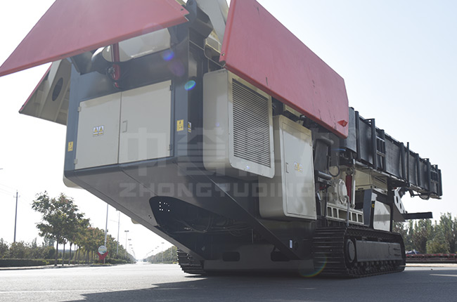 移動(dòng)式破碎機(jī)的表現(xiàn)亮點(diǎn) 移動(dòng)式破碎機(jī)的表現(xiàn)亮點(diǎn)